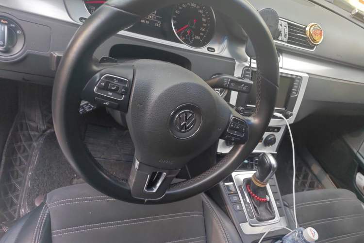 Used Volkswagen FAW-Volkswagen CC 2016 1.8TSI Prestige Model Steering Wheel