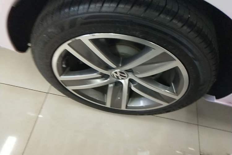 Used Volkswagen FAW-Volkswagen CC 2016 1.8TSI Prestige Model Right Rear Wheel Hub