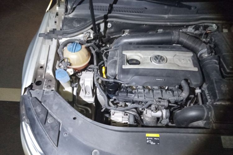 Used Volkswagen FAW-Volkswagen CC 2016 1.8TSI Luxury Model Engine Bay Right