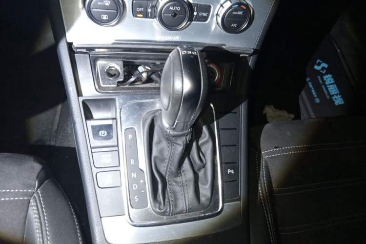 Used Volkswagen FAW-Volkswagen CC 2016 1.8TSI Luxury Model Gear Lever