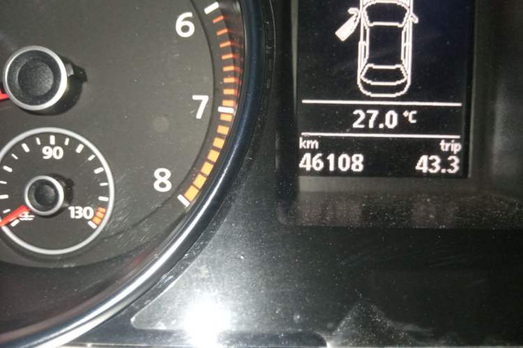 Used Volkswagen FAW-Volkswagen CC 2016 1.8TSI Luxury Model Odometer Close Up