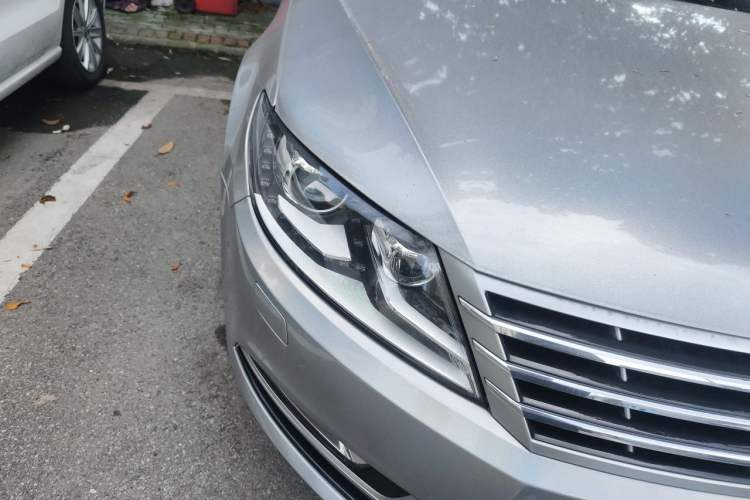 Used Volkswagen FAW-Volkswagen CC 2016 1.8TSI Luxury Model Right Front Headlight