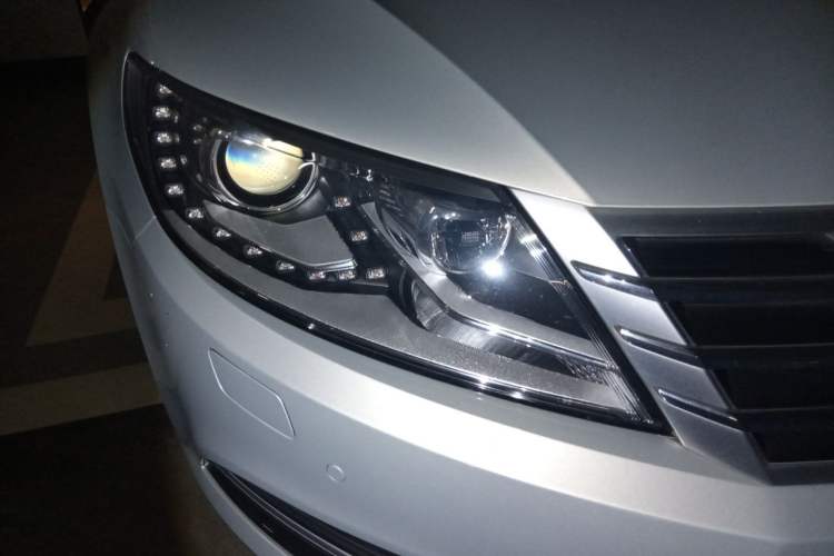 Used Volkswagen FAW-Volkswagen CC 2016 1.8TSI Luxury Model Right Front Headlight