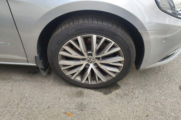 Used Volkswagen FAW-Volkswagen CC 2016 1.8TSI Luxury Model Right Front Wheel Hub