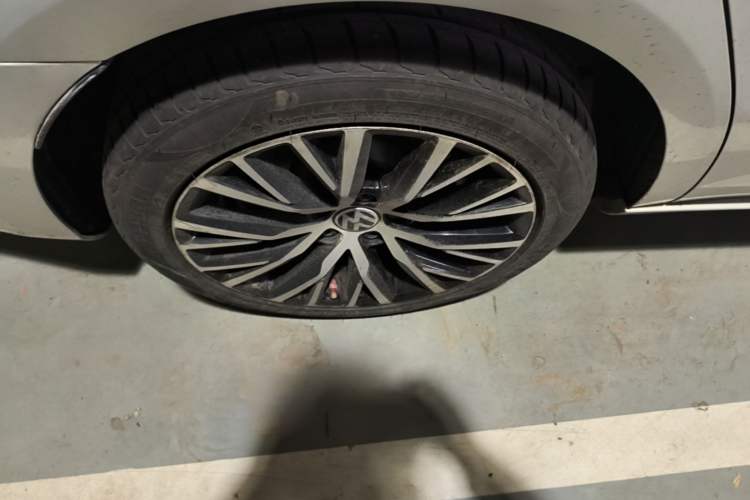 Used Volkswagen FAW-Volkswagen CC 2016 2.0 TSI Ultimate Edition Right Rear Wheel Hub
