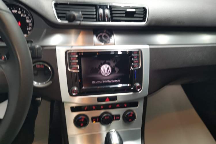Used Volkswagen FAW-Volkswagen CC 2016 1.8TSI Luxury Model Audio And AC Panel