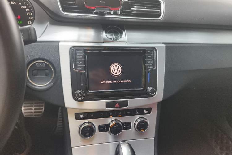 Used Volkswagen FAW-Volkswagen CC 2016 1.8TSI Luxury Model Audio And AC Panel