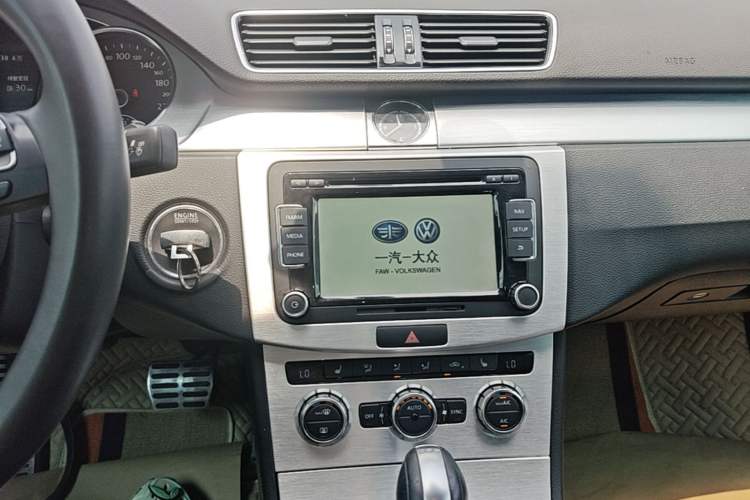 Used Volkswagen FAW-Volkswagen CC 2016 2.0 TSI Luxury Model Audio And AC Panel