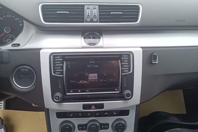 Used Volkswagen FAW-Volkswagen CC 2016 1.8TSI Luxury Model Audio And AC Panel