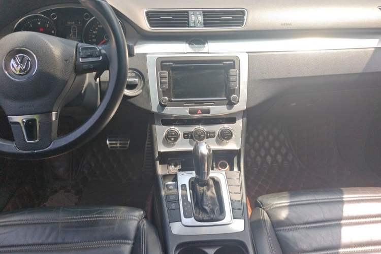Used Volkswagen FAW-Volkswagen CC 2016 1.8TSI Prestige Model Audio And AC Panel