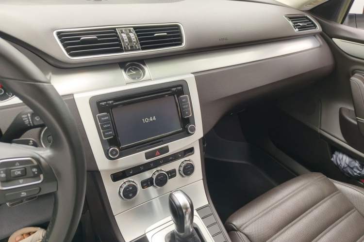Used Volkswagen FAW-Volkswagen CC 2016 1.8TSI Luxury Model Audio And AC Panel