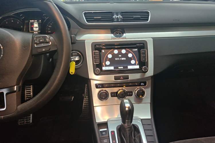 Used Volkswagen FAW-Volkswagen CC 2016 1.8TSI Luxury Model Audio And AC Panel