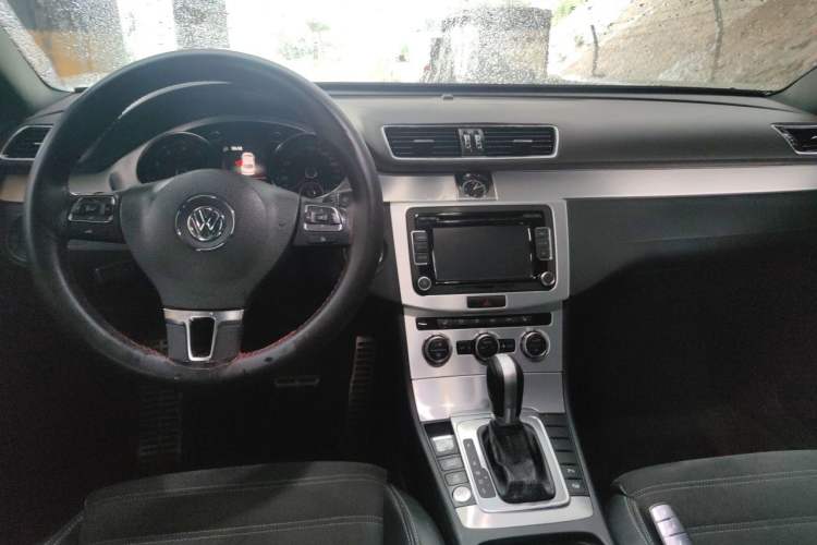 Used Volkswagen FAW-Volkswagen CC 2016 2.0 TSI Luxury Model Center Console
