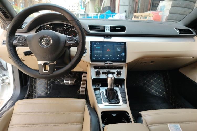 Used Volkswagen FAW-Volkswagen CC 2016 1.8TSI Prestige Model Center Console