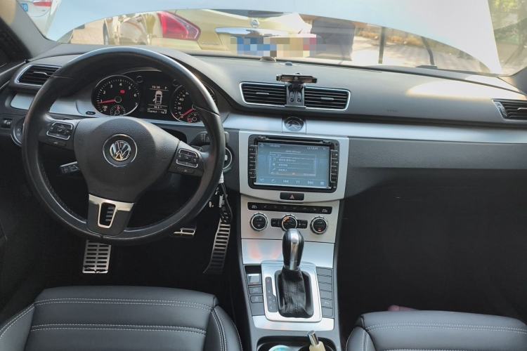 Used Volkswagen FAW-Volkswagen CC 2016 1.8TSI Luxury Model Center Console