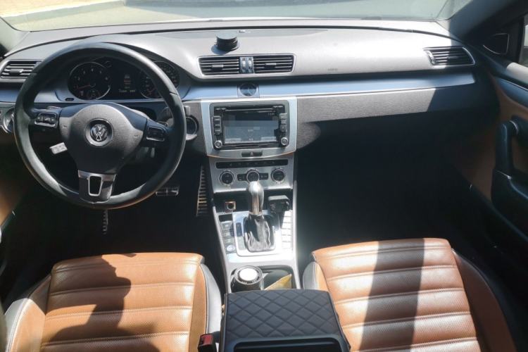 Used Volkswagen FAW-Volkswagen CC 2016 1.8TSI Luxury Model Center Console