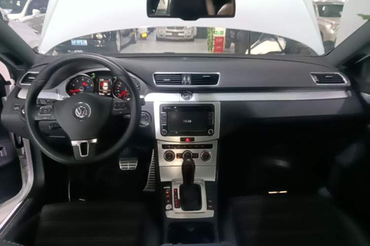 Used Volkswagen FAW-Volkswagen CC 2016 2.0 TSI Luxury Model Center Console