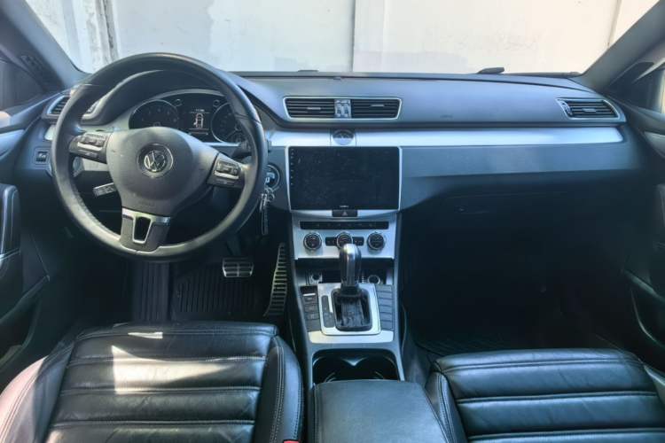 Used Volkswagen FAW-Volkswagen CC 2016 1.8TSI Prestige Model Center Console
