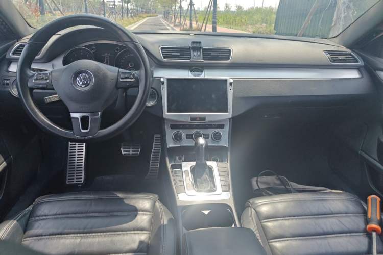 Used Volkswagen FAW-Volkswagen CC 2016 1.8TSI Prestige Model Center Console