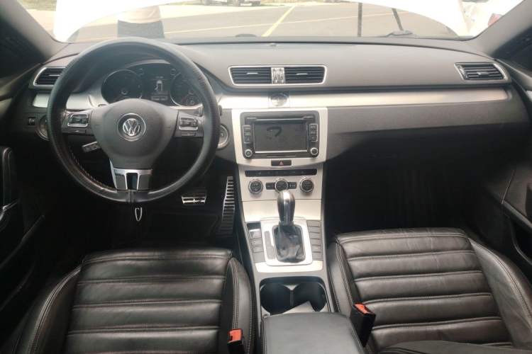 Used Volkswagen FAW-Volkswagen CC 2016 1.8TSI Prestige Model Center Console