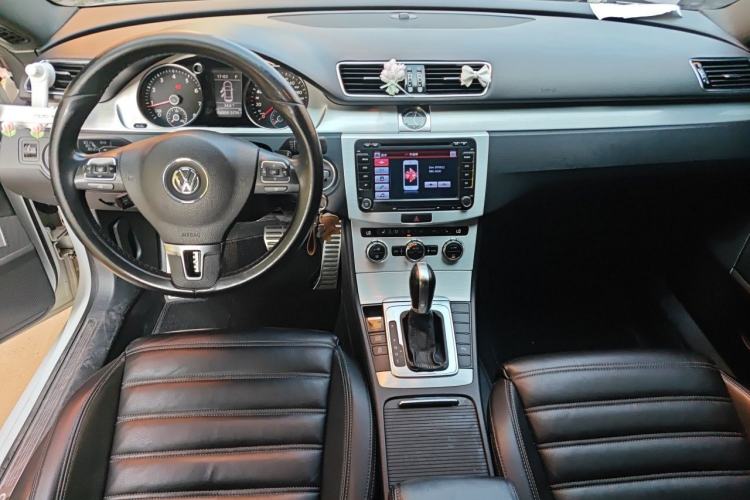 Used Volkswagen FAW-Volkswagen CC 2016 1.8TSI Luxury Model Center Console