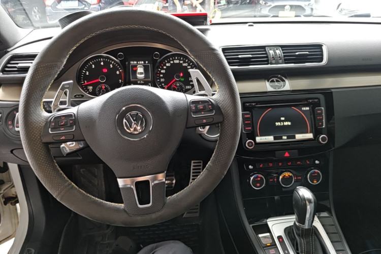 Used Volkswagen FAW-Volkswagen CC 2016 300TSI 25th Anniversary Edition Center Console