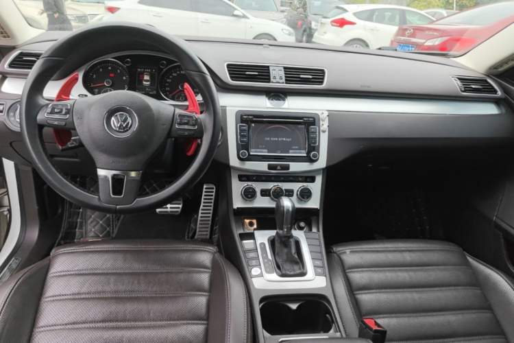 Used Volkswagen FAW-Volkswagen CC 2016 1.8TSI Luxury Model Center Console