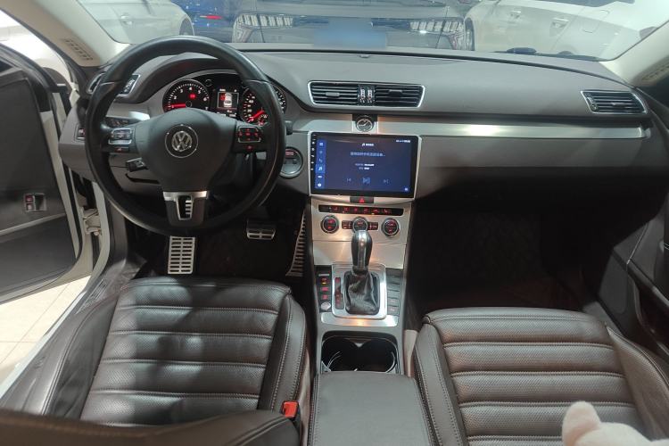 Used Volkswagen FAW-Volkswagen CC 2016 1.8TSI Luxury Model Center Console