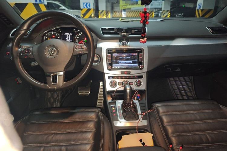 Used Volkswagen FAW-Volkswagen CC 2016 1.8TSI Prestige Model Center Console