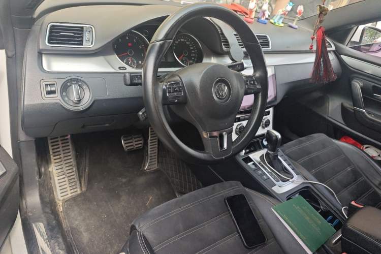 Used Volkswagen FAW-Volkswagen CC 2016 1.8TSI Prestige Model Center Console