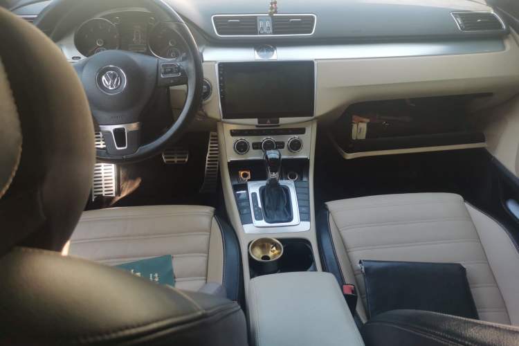 Used Volkswagen FAW-Volkswagen CC 2016 1.8TSI Prestige Model Center Console