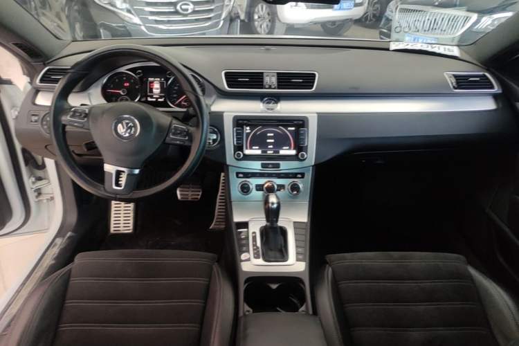 Used Volkswagen FAW-Volkswagen CC 2016 1.8TSI Luxury Model Center Console