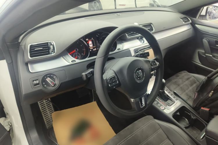 Used Volkswagen FAW-Volkswagen CC 2016 1.8TSI Luxury Model Center Console
