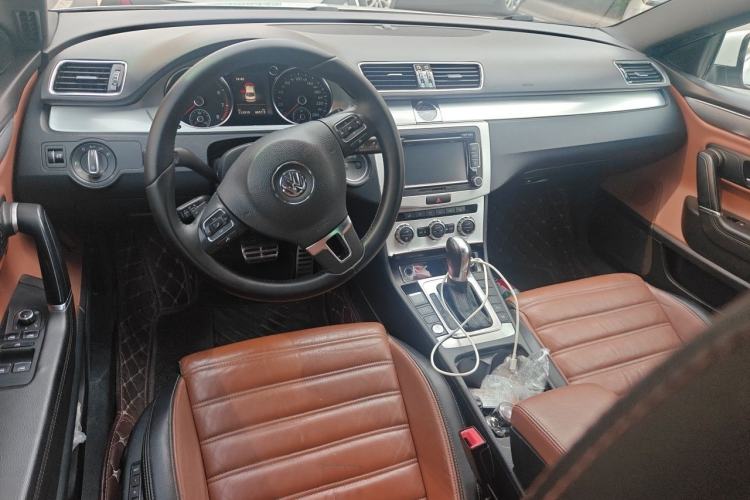 Used Volkswagen FAW-Volkswagen CC 2016 1.8TSI Luxury Model Center Console