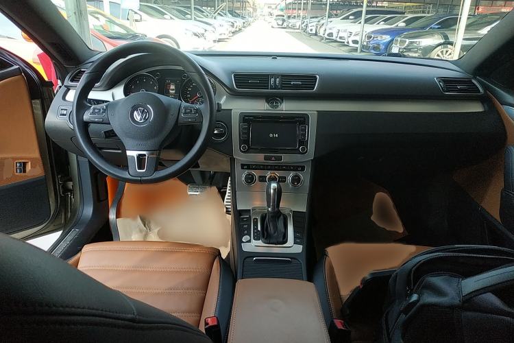 Used Volkswagen FAW-Volkswagen CC 2016 1.8TSI Luxury Model Center Console
