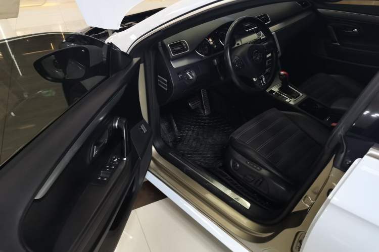 Used Volkswagen FAW-Volkswagen CC 2016 2.0 TSI Luxury Model Driver Seat