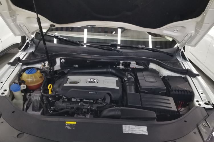 Used Volkswagen FAW-Volkswagen CC 2016 1.8TSI Luxury Model Engine Bay