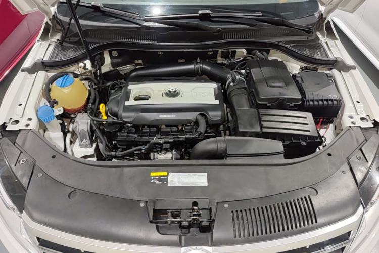Used Volkswagen FAW-Volkswagen CC 2016 2.0 TSI Luxury Model Engine Bay