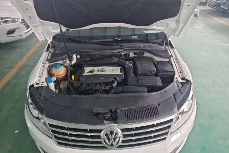 Used Volkswagen FAW-Volkswagen CC 2016 1.8TSI Luxury Model Engine Bay