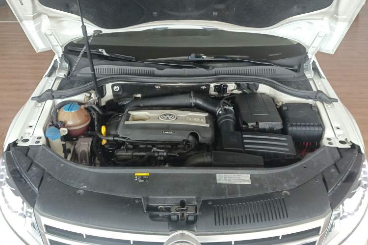 Used Volkswagen FAW-Volkswagen CC 2016 1.8TSI Luxury Model Engine Bay