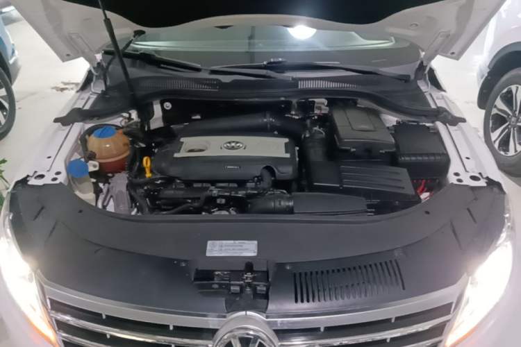 Used Volkswagen FAW-Volkswagen CC 2016 2.0 TSI Luxury Model Engine Bay