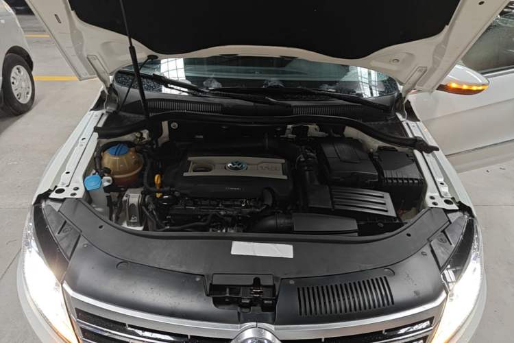 Used Volkswagen FAW-Volkswagen CC 2016 1.8TSI Prestige Model Engine Bay