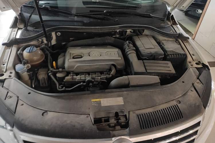 Used Volkswagen FAW-Volkswagen CC 2016 1.8TSI Prestige Model Engine Bay