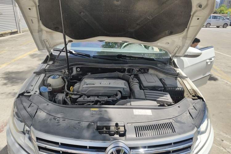 Used Volkswagen FAW-Volkswagen CC 2016 1.8TSI Luxury Model Engine Bay