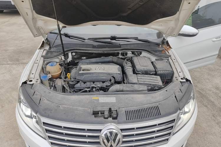 Used Volkswagen FAW-Volkswagen CC 2016 1.8TSI Prestige Model Engine Bay
