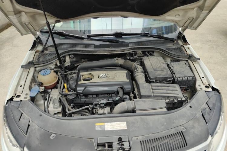 Used Volkswagen FAW-Volkswagen CC 2016 1.8TSI Prestige Model Engine Bay