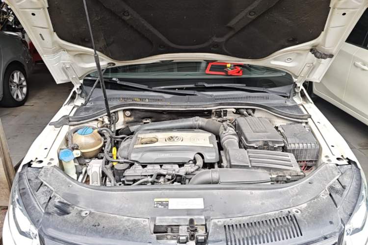 Used Volkswagen FAW-Volkswagen CC 2016 300TSI 25th Anniversary Edition Engine Bay