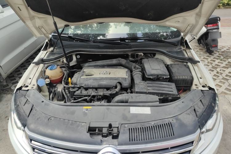 Used Volkswagen FAW-Volkswagen CC 2016 1.8TSI Luxury Model Engine Bay