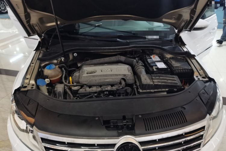 Used Volkswagen FAW-Volkswagen CC 2016 2.0 TSI Luxury Model Engine Bay
