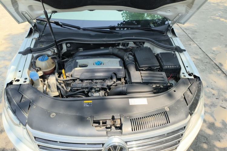 Used Volkswagen FAW-Volkswagen CC 2016 1.8TSI Luxury Model Engine Bay